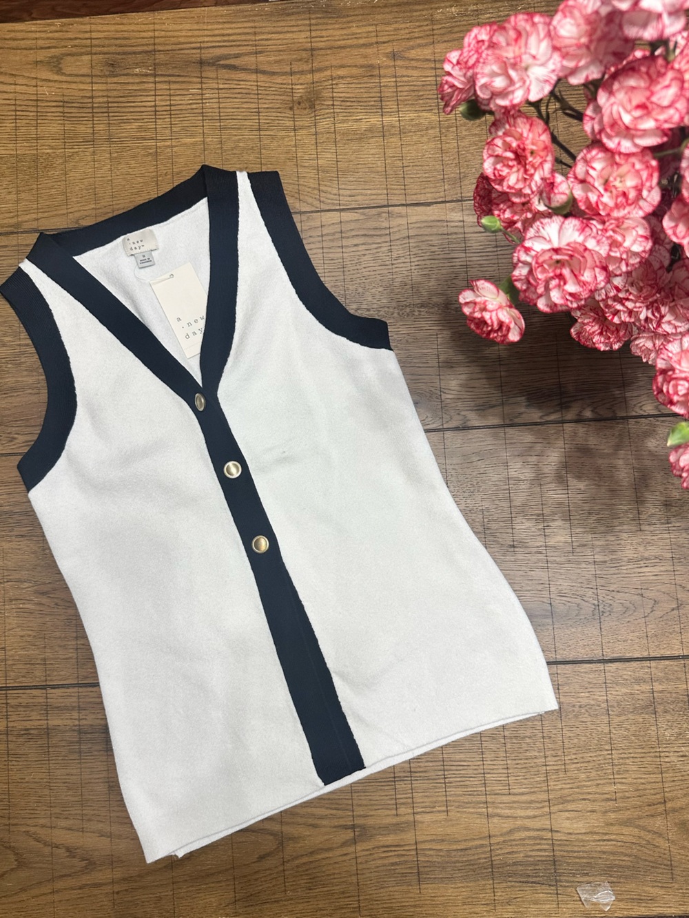 Women’s Button Sweater Vest Small NWT
